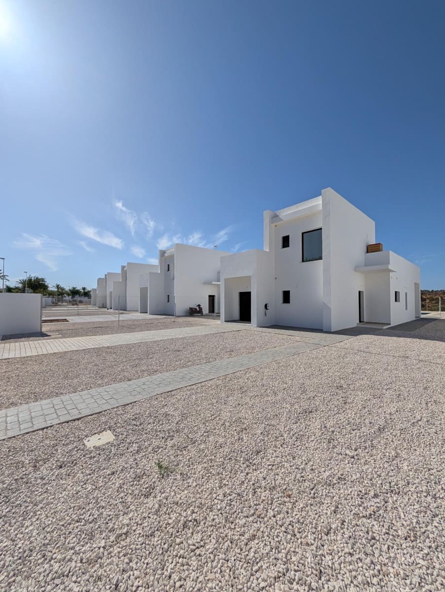 3 slaapkamer Villa te koop in Ayamonte met zwembad - € 341.000 (Ref: 9147353)