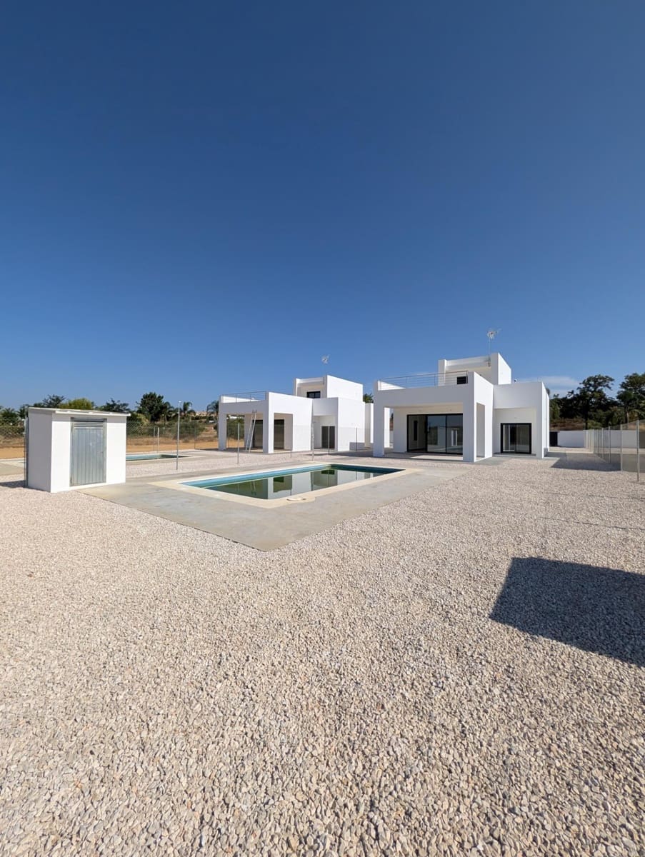 3 slaapkamer Villa te koop in Ayamonte met zwembad - € 341.000 (Ref: 9147353)