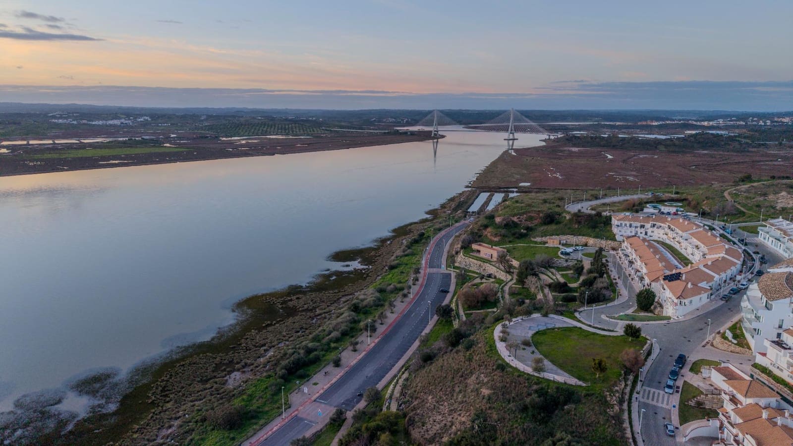 Adosado de 2 habitaciones en Ayamonte en venta con piscina garaje - 299.900 € (Ref: 9541613)