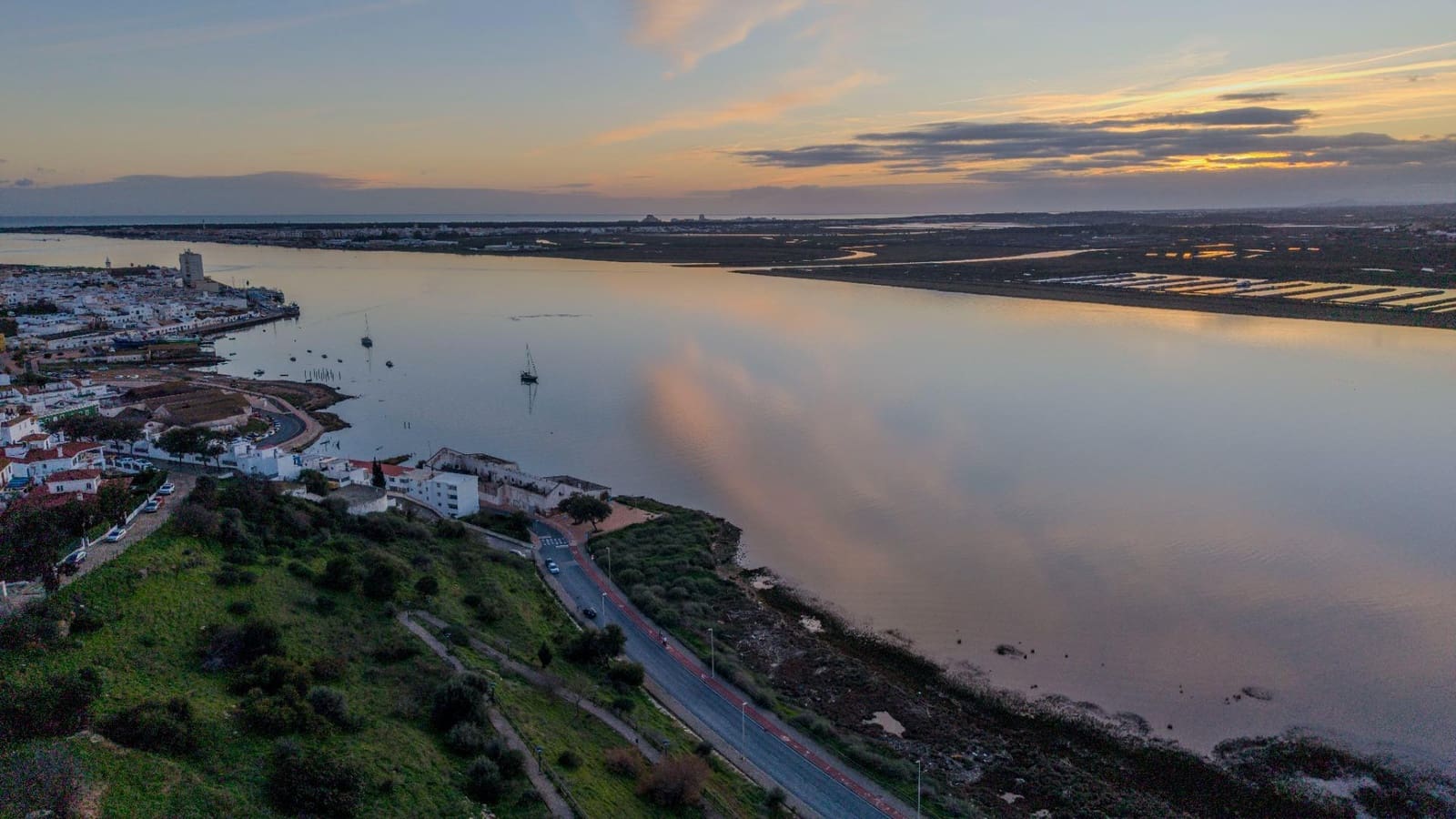 Adosado de 2 habitaciones en Ayamonte en venta con piscina garaje - 299.900 € (Ref: 9541613)