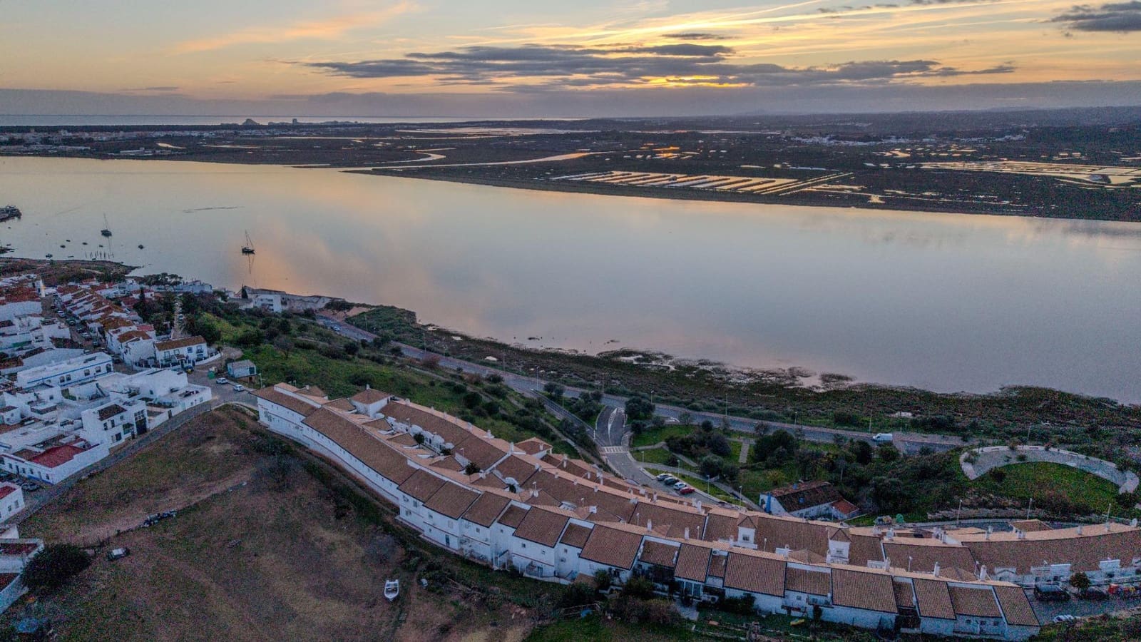 2 bedroom Terraced Villa for sale in Ayamonte with pool garage - € 299,900 (Ref: 9541613)