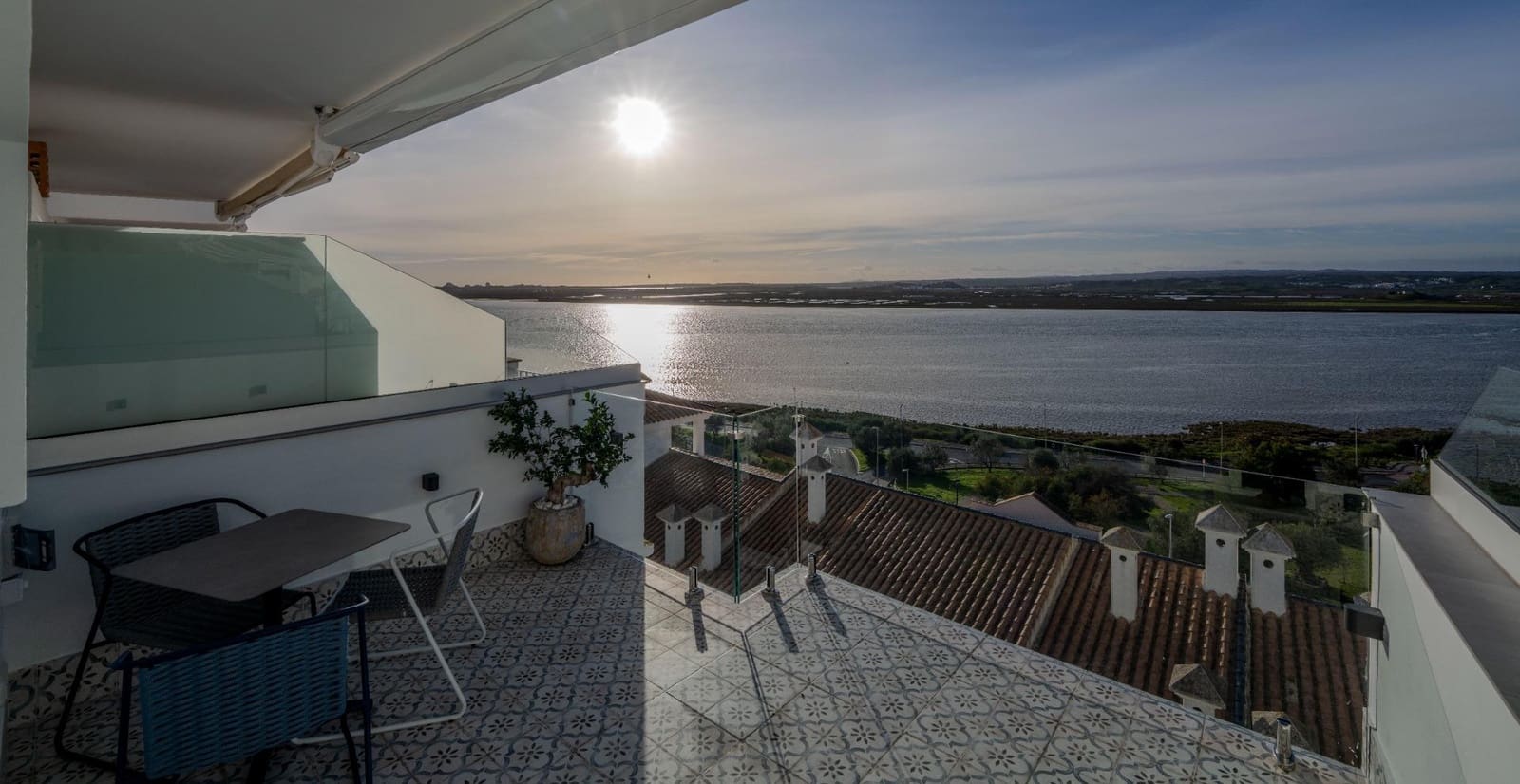 2 slaapkamer Rijtjeshuis te koop in Ayamonte met zwembad garage - € 299.900 (Ref: 9541613)