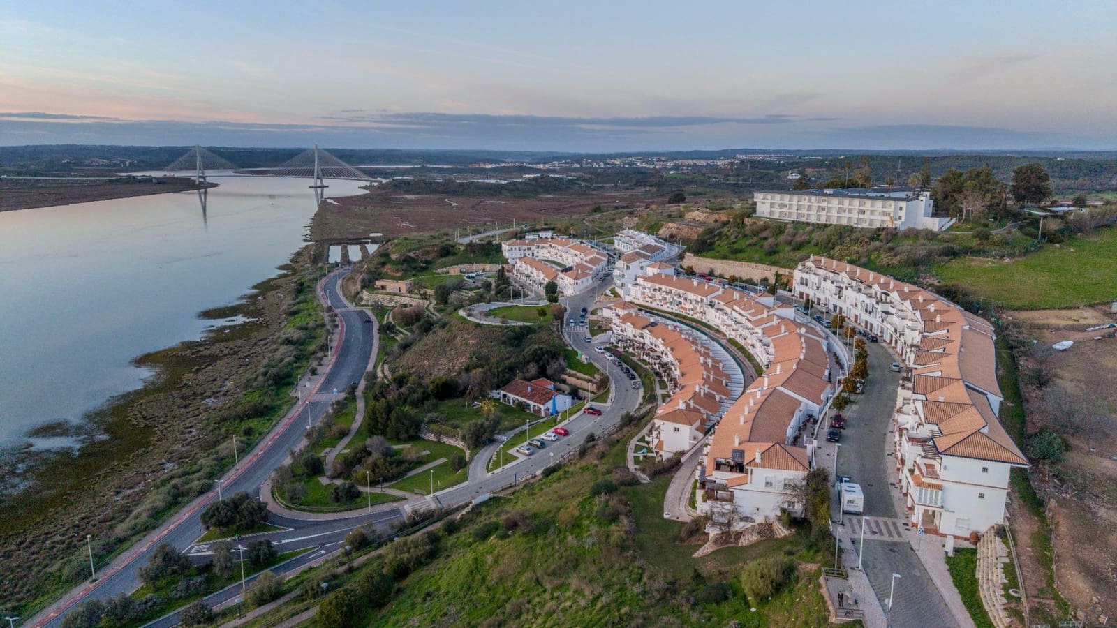 2 slaapkamer Rijtjeshuis te koop in Ayamonte met zwembad garage - € 299.900 (Ref: 9541613)