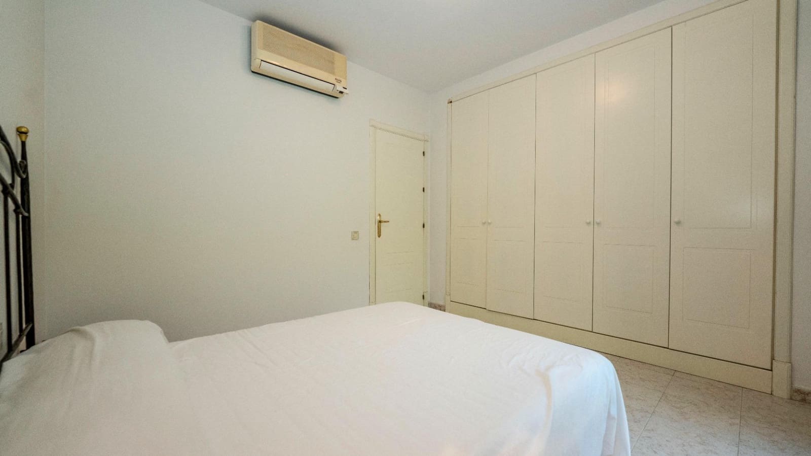 4 quarto Moradia para venda em Isla Canela com piscina - 595 000 € (Ref: 9548415)