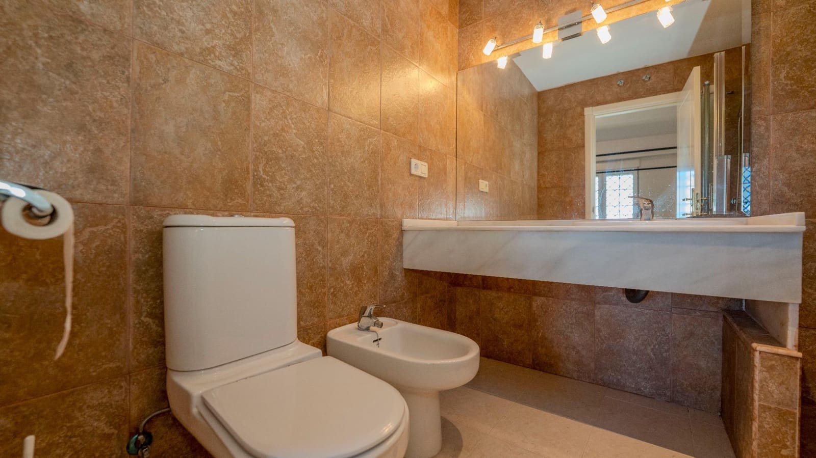 4 quarto Moradia para venda em Isla Canela com piscina - 595 000 € (Ref: 9548415)