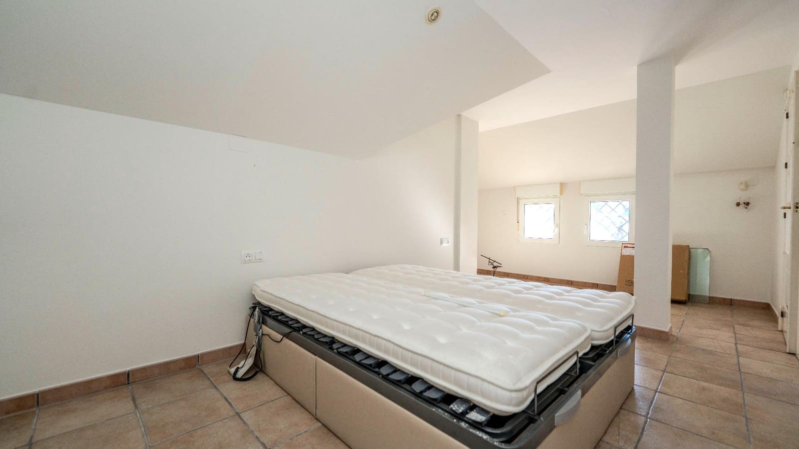 4 quarto Moradia para venda em Isla Canela com piscina - 595 000 € (Ref: 9548415)