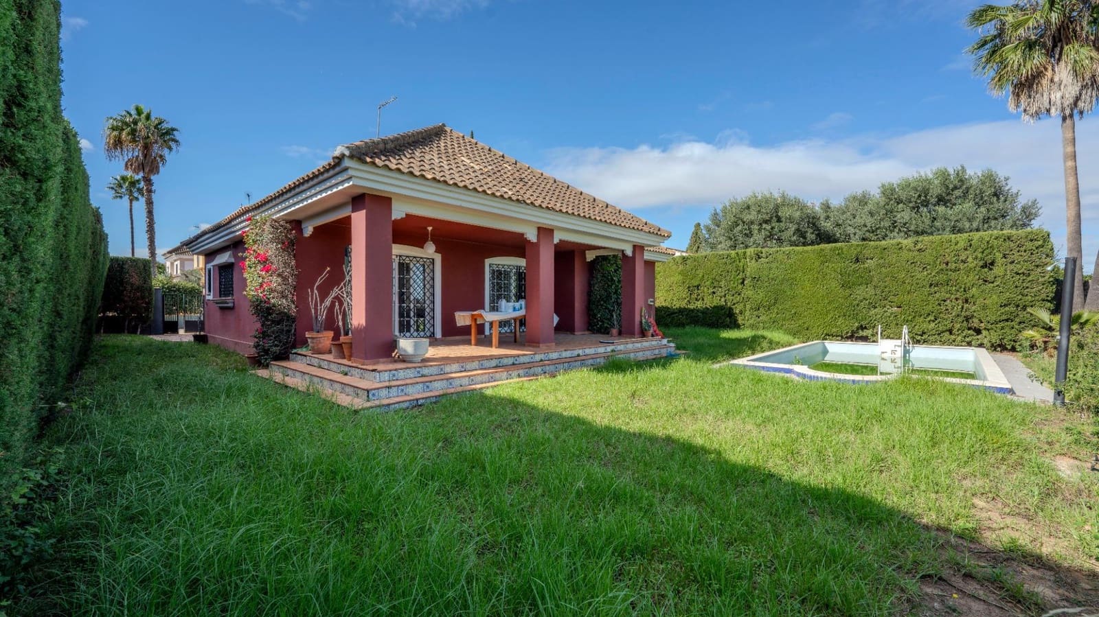 4 quarto Moradia para venda em Isla Canela com piscina - 595 000 € (Ref: 9548415)