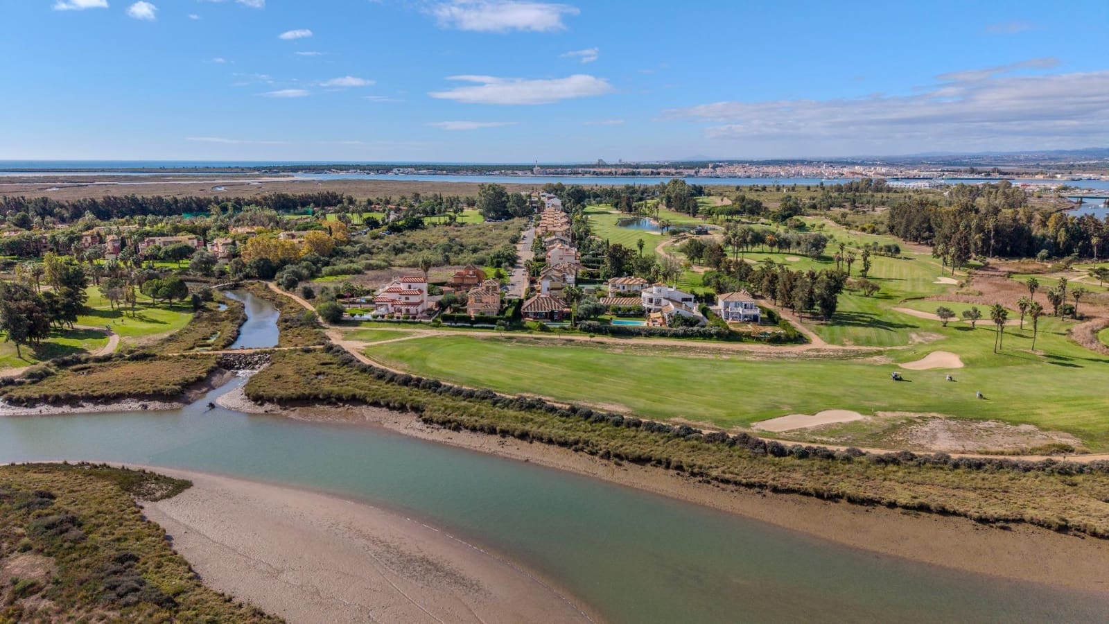 4 quarto Moradia para venda em Isla Canela com piscina - 595 000 € (Ref: 9548415)