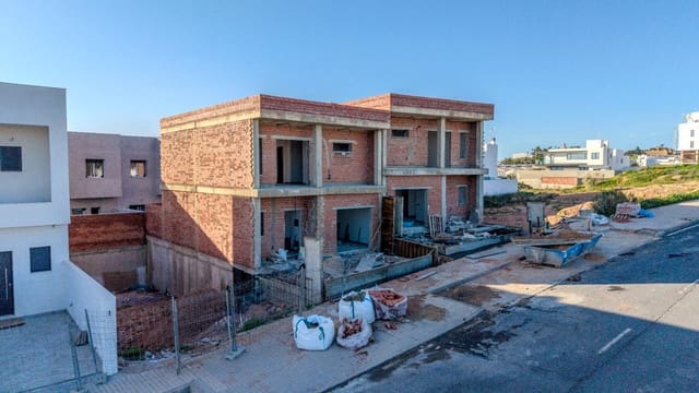 4 bedroom Semi-detached Villa for sale in Ayamonte - € 289,000 (Ref: 9625895)