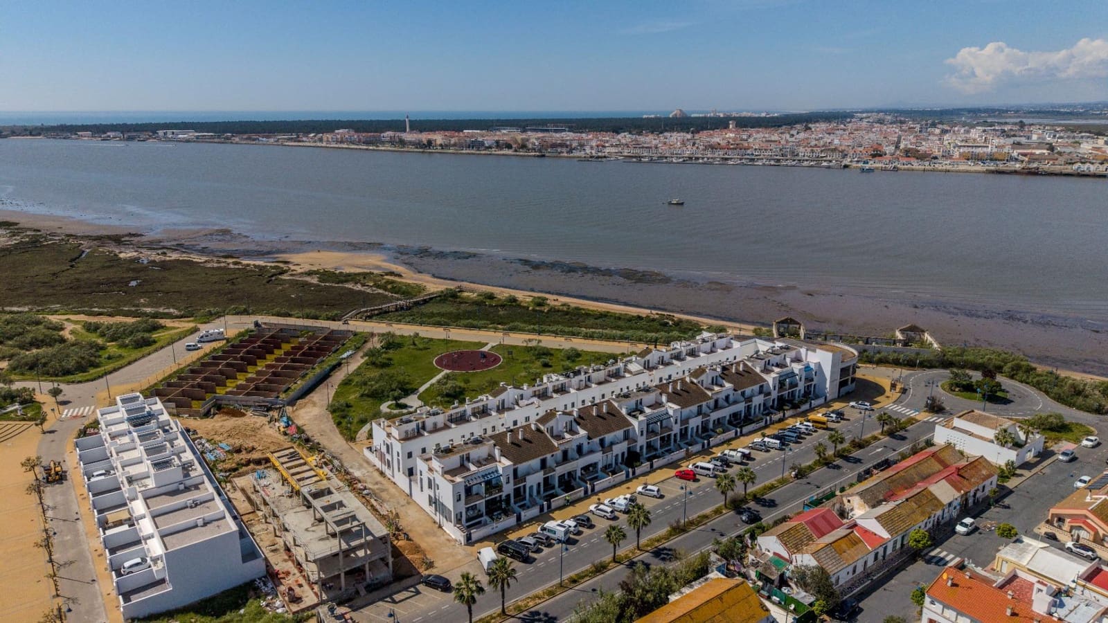 2 bedroom Terraced Villa for sale in Ayamonte with garage - € 209,500 (Ref: 9726824)