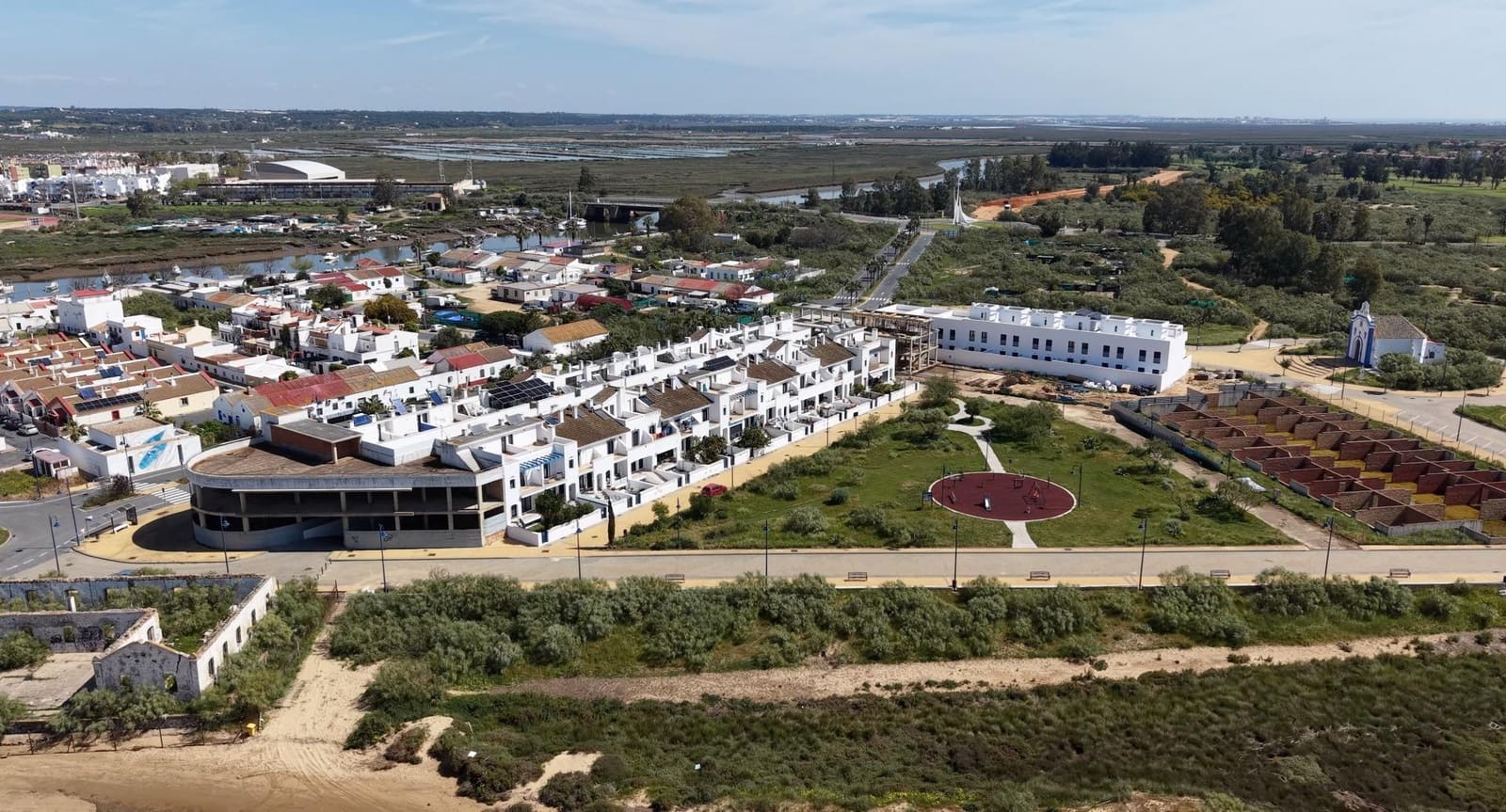 2 bedroom Terraced Villa for sale in Ayamonte with garage - € 209,500 (Ref: 9726824)