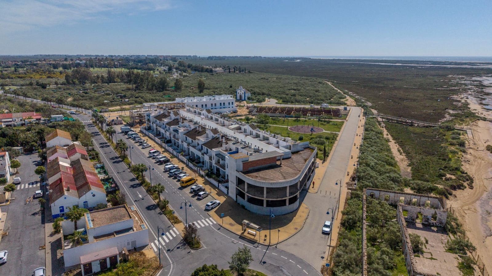 2 bedroom Terraced Villa for sale in Ayamonte with garage - € 209,500 (Ref: 9726824)