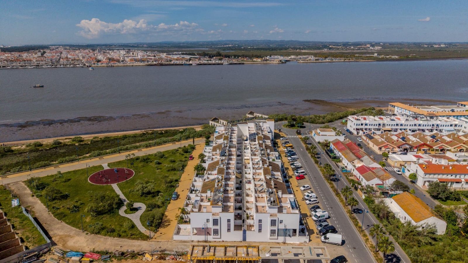 2 bedroom Terraced Villa for sale in Ayamonte with garage - € 209,500 (Ref: 9726824)