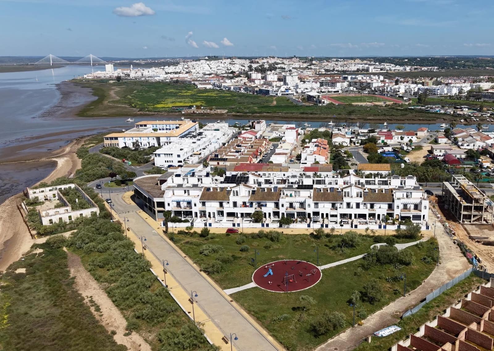 2 bedroom Terraced Villa for sale in Ayamonte with garage - € 209,500 (Ref: 9726824)