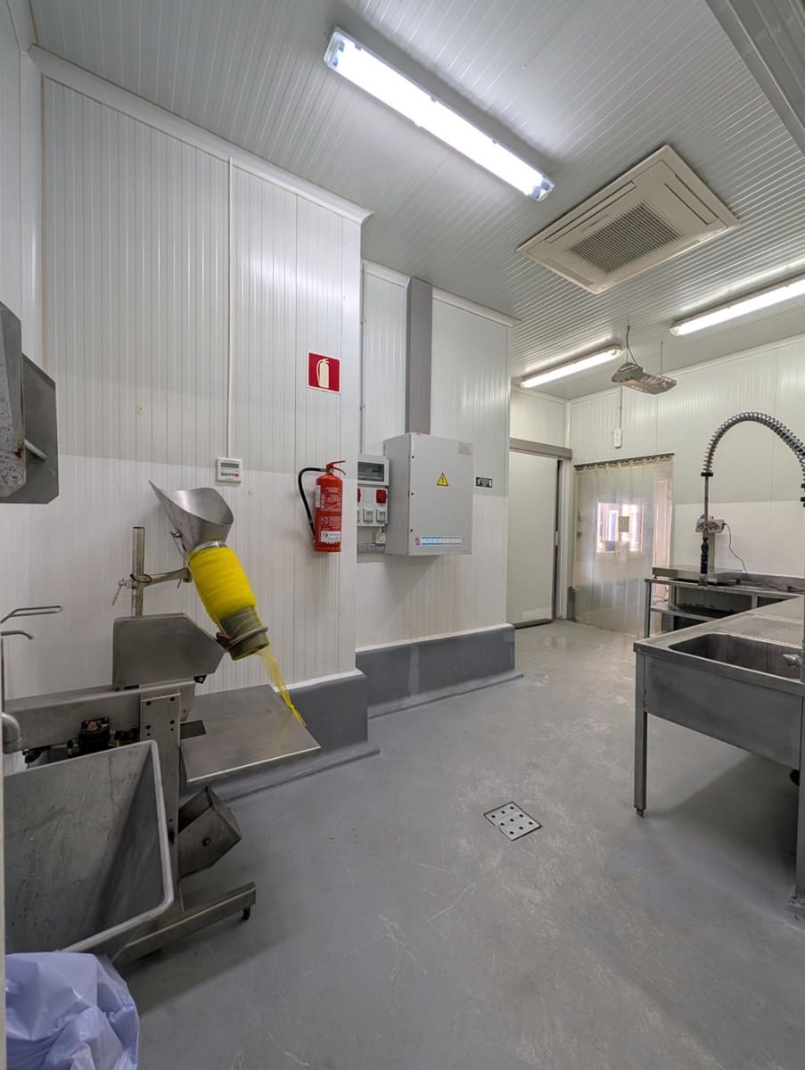 Business for sale in Ayamonte - € 419,000 (Ref: 9799449)