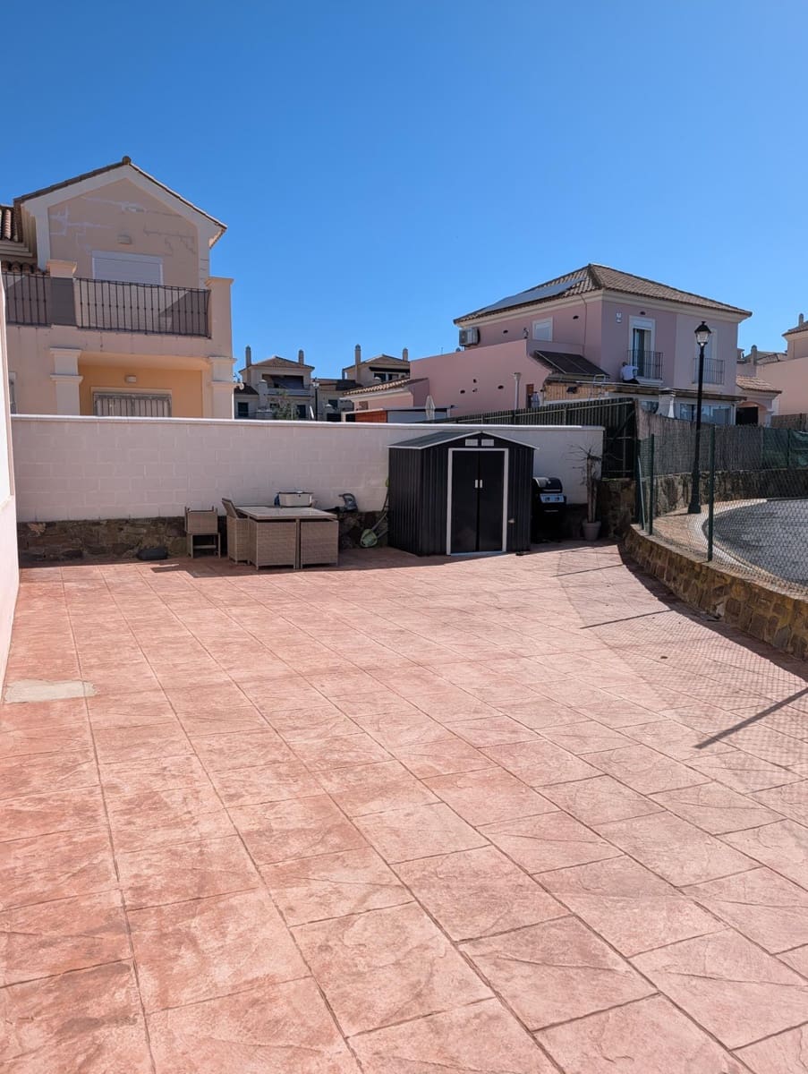 4 bedroom Villa for sale in Ayamonte with pool - € 325,000 (Ref: 9825013)