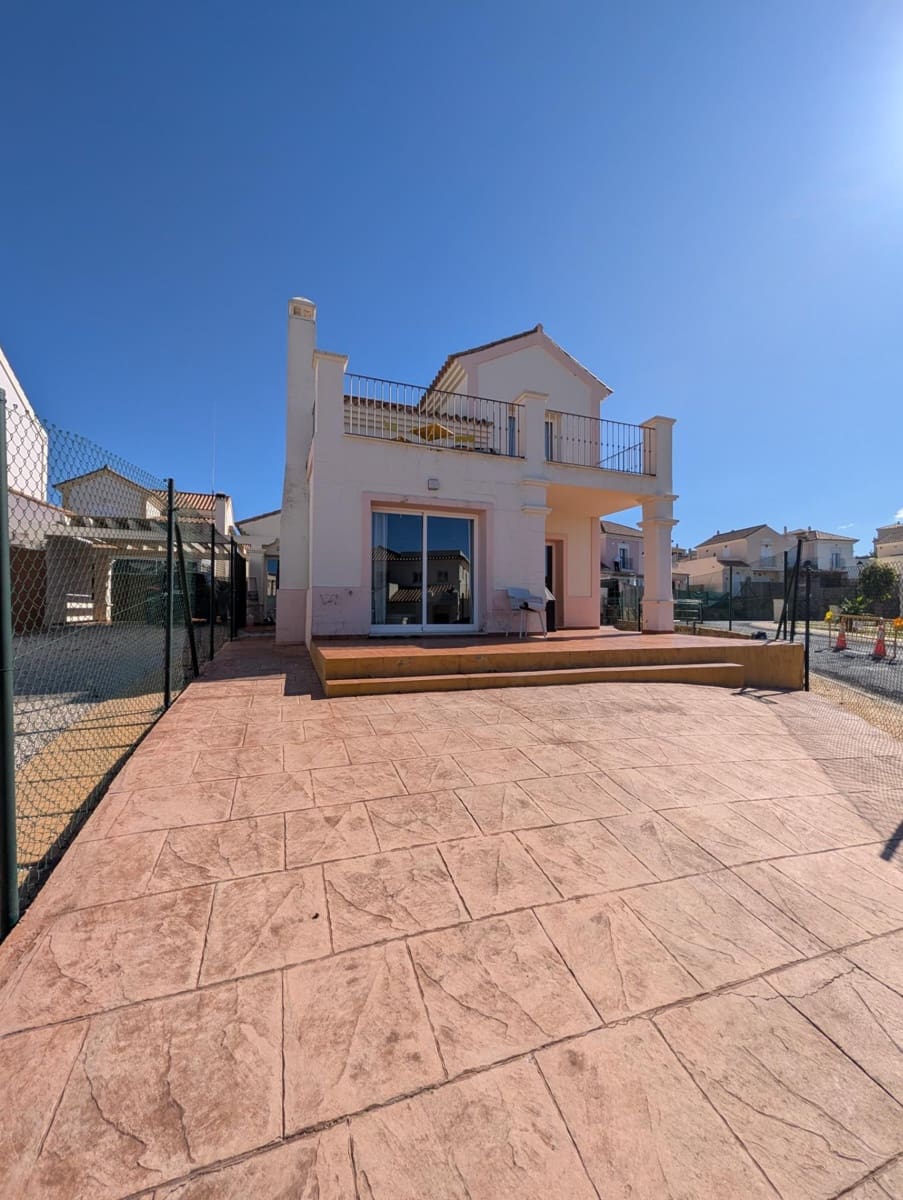 4 bedroom Villa for sale in Ayamonte with pool - € 325,000 (Ref: 9825013)