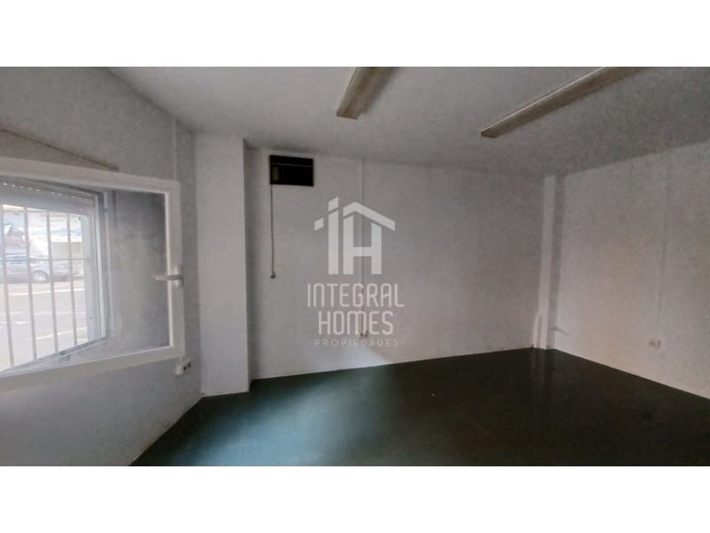 Commercieel te koop in Huelva stad - € 49.000 (Ref: 9428059)