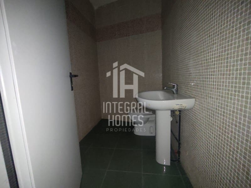 Commercieel te koop in Huelva stad - € 49.000 (Ref: 9428059)