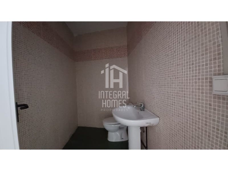 Commercieel te koop in Huelva stad - € 49.000 (Ref: 9428059)