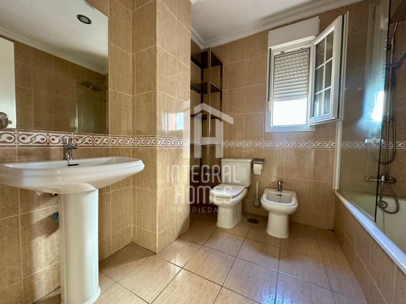 4 bedroom Semi-detached Villa for sale in Ayamonte with garage - € 265,000 (Ref: 9428077)