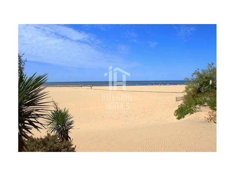 3 bedroom Flat for sale in Isla Canela with garage - € 430,000 (Ref: 9428081)