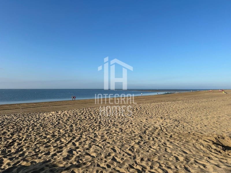 3 bedroom Flat for sale in Isla Canela with garage - € 430,000 (Ref: 9428081)