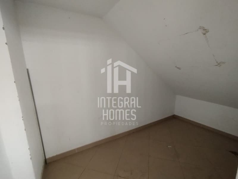 Erhverv til salg i Valverde del Camino - € 99.000 (Ref: 9428087)