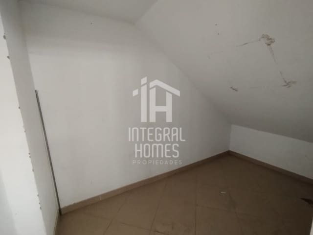 Erhverv til salg i Valverde del Camino - € 99.000 (Ref: 9428087)