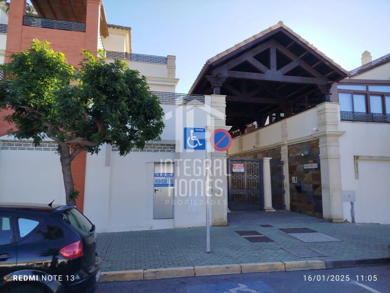 Kommersiell til leie i Corrales - € 1 650 (Ref: 9428091)