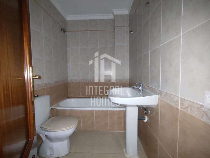 3 bedroom Flat for sale in Lepe - € 100,000 (Ref: 9586451)