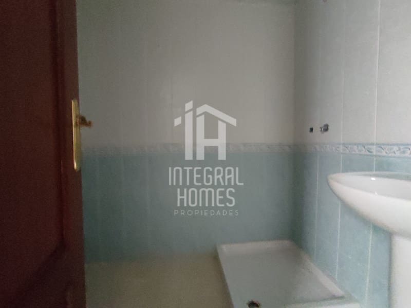 3 bedroom Flat for sale in Lepe - € 100,000 (Ref: 9586451)