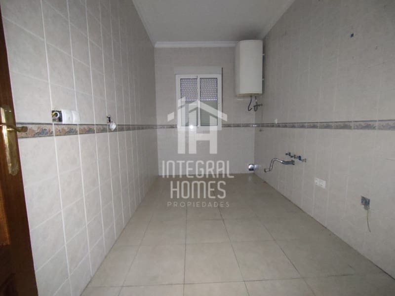 3 bedroom Flat for sale in Lepe - € 100,000 (Ref: 9586451)