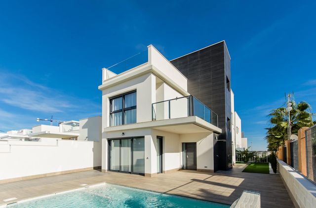 4 soveværelse Villa til salg i San Miguel de Salinas med swimmingpool garage - € 630.000 (Ref: 10081411)