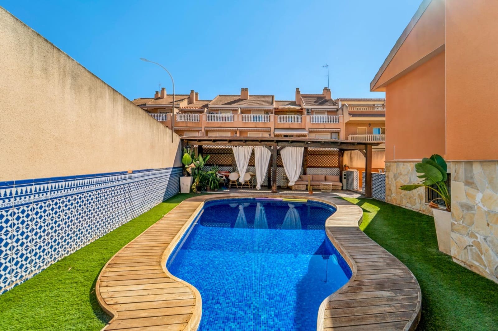 6 sypialnia Willa na sprzedaż w Guardamar del Segura z basenem - 3 500 000 € (Ref: 10130011)