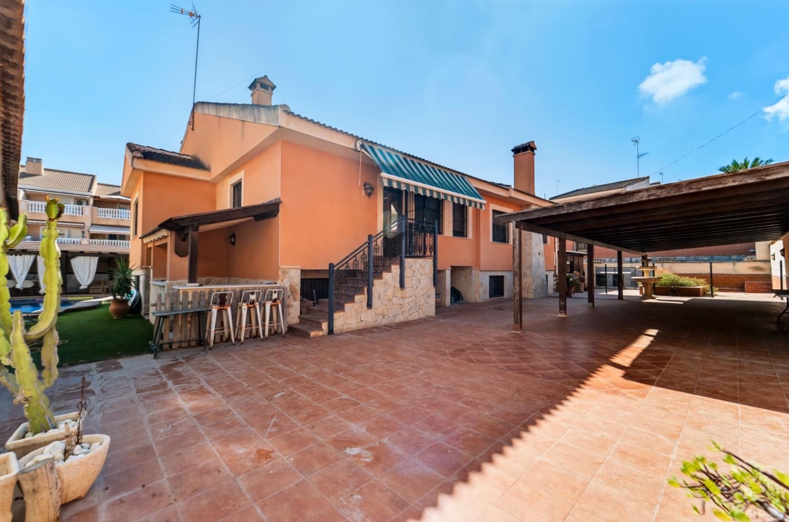 6 sypialnia Willa na sprzedaż w Guardamar del Segura z basenem - 3 500 000 € (Ref: 10130011)