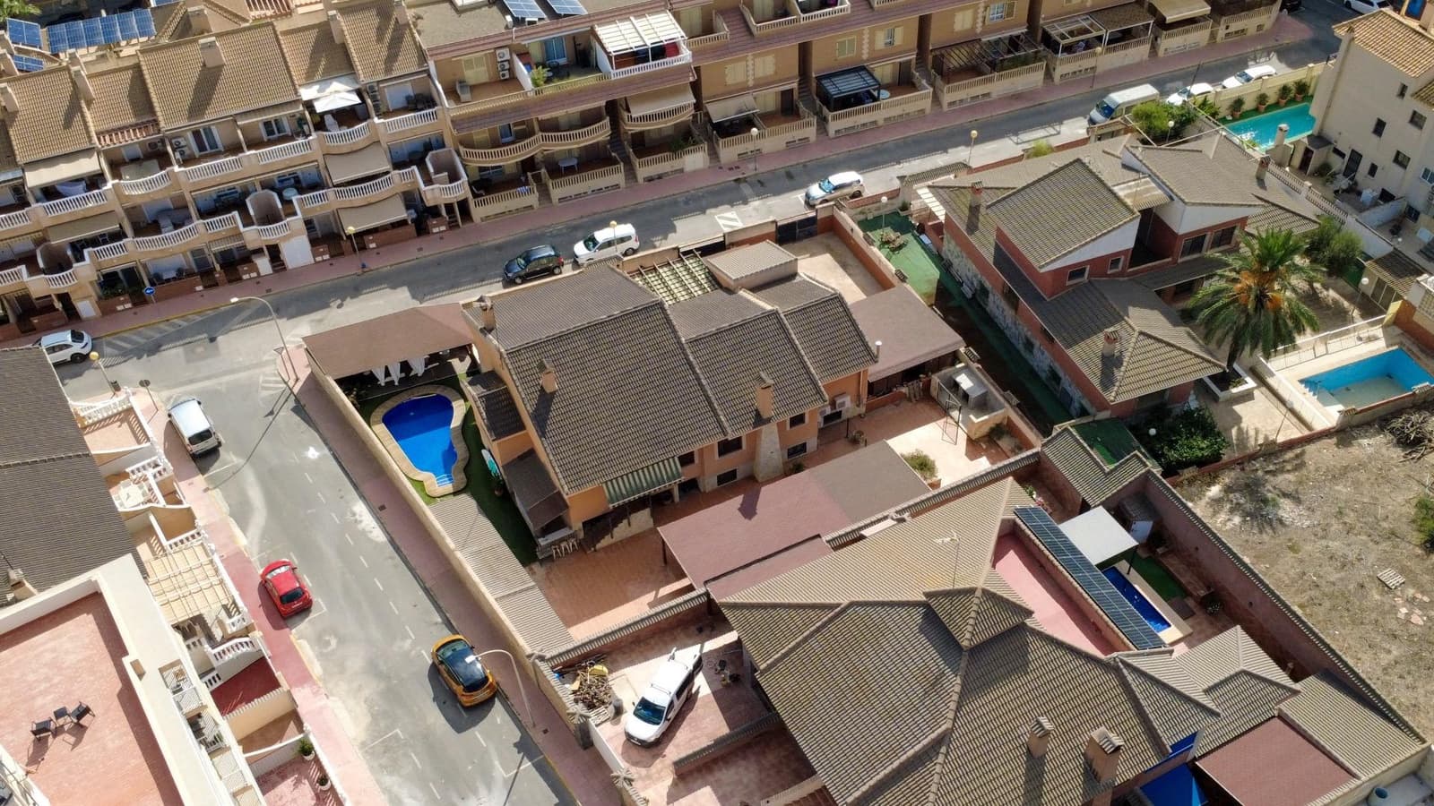 6 sypialnia Willa na sprzedaż w Guardamar del Segura z basenem - 3 500 000 € (Ref: 10130011)
