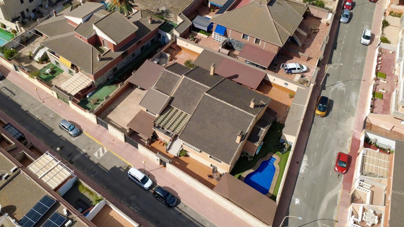 6 sypialnia Willa na sprzedaż w Guardamar del Segura z basenem - 3 500 000 € (Ref: 10130011)