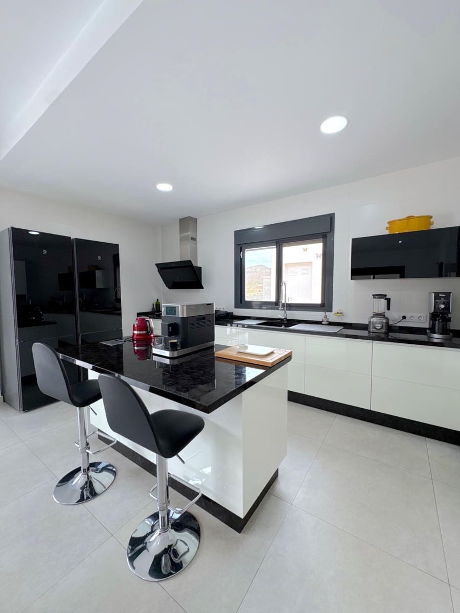 3 bedroom Villa for sale in Abanilla with pool garage - € 470,000 (Ref: 10142503)