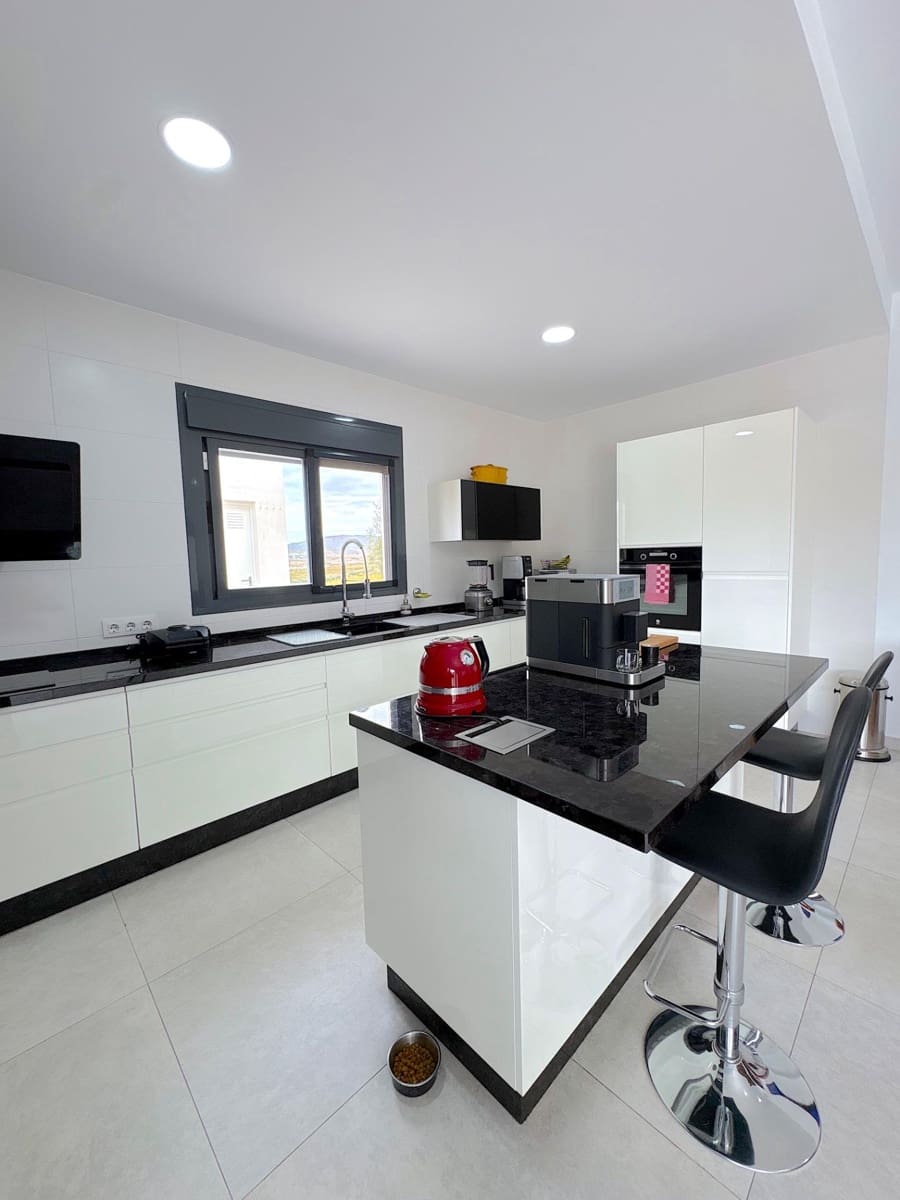 3 bedroom Villa for sale in Abanilla with pool garage - € 470,000 (Ref: 10142503)