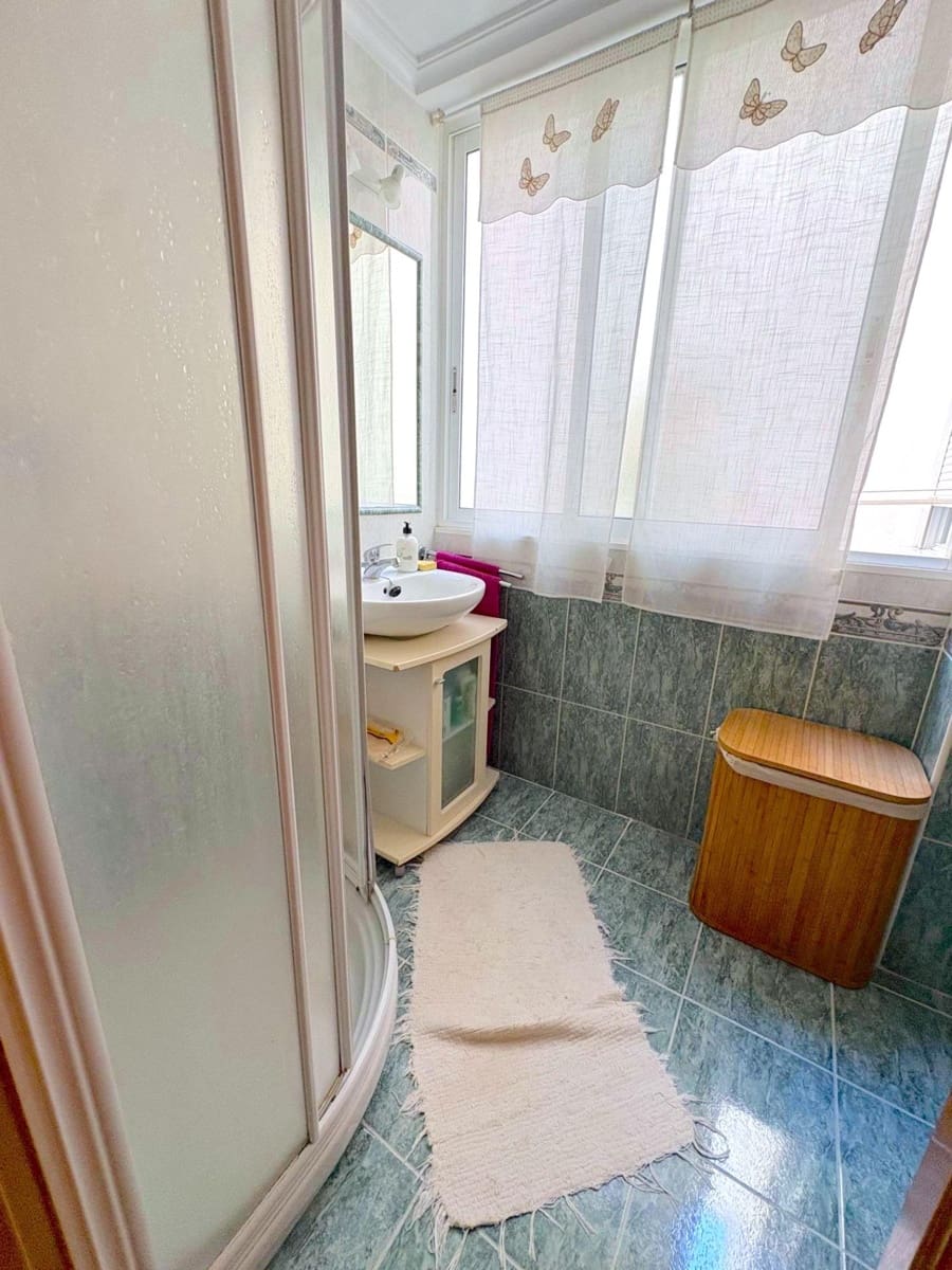 3 bedroom Apartment for sale in Alicante / Alacant city - € 300,000 (Ref: 10168602)