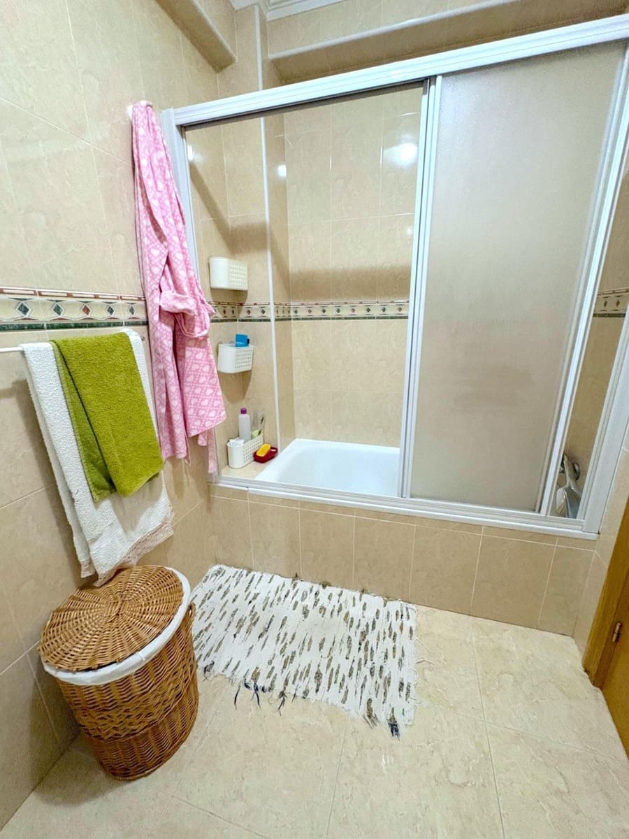 3 bedroom Apartment for sale in Alicante / Alacant city - € 300,000 (Ref: 10168602)