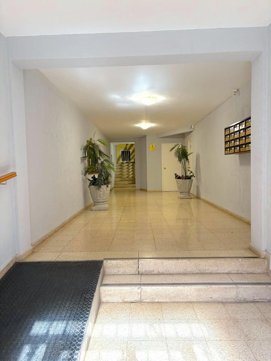 3 bedroom Apartment for sale in Alicante / Alacant city - € 300,000 (Ref: 10168602)