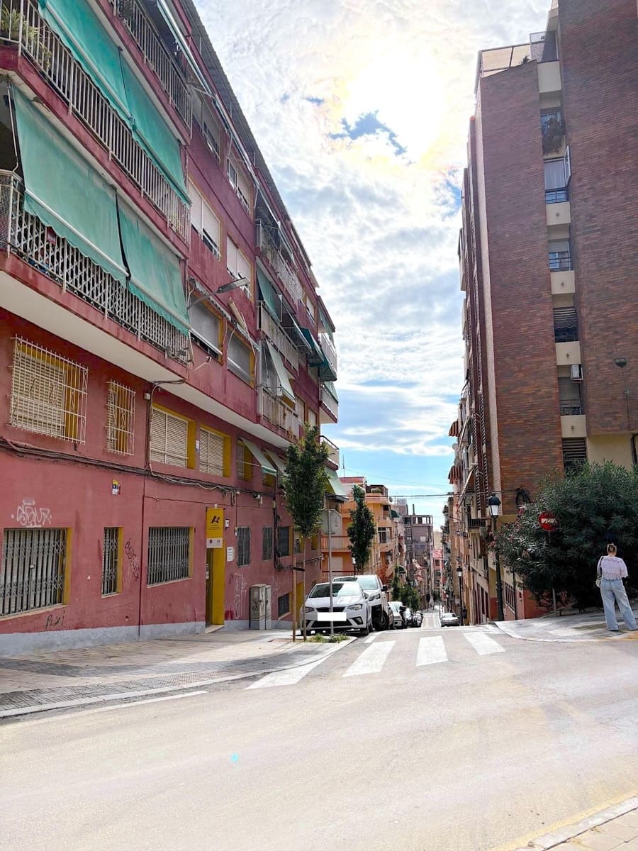 3 bedroom Apartment for sale in Alicante / Alacant city - € 300,000 (Ref: 10168602)