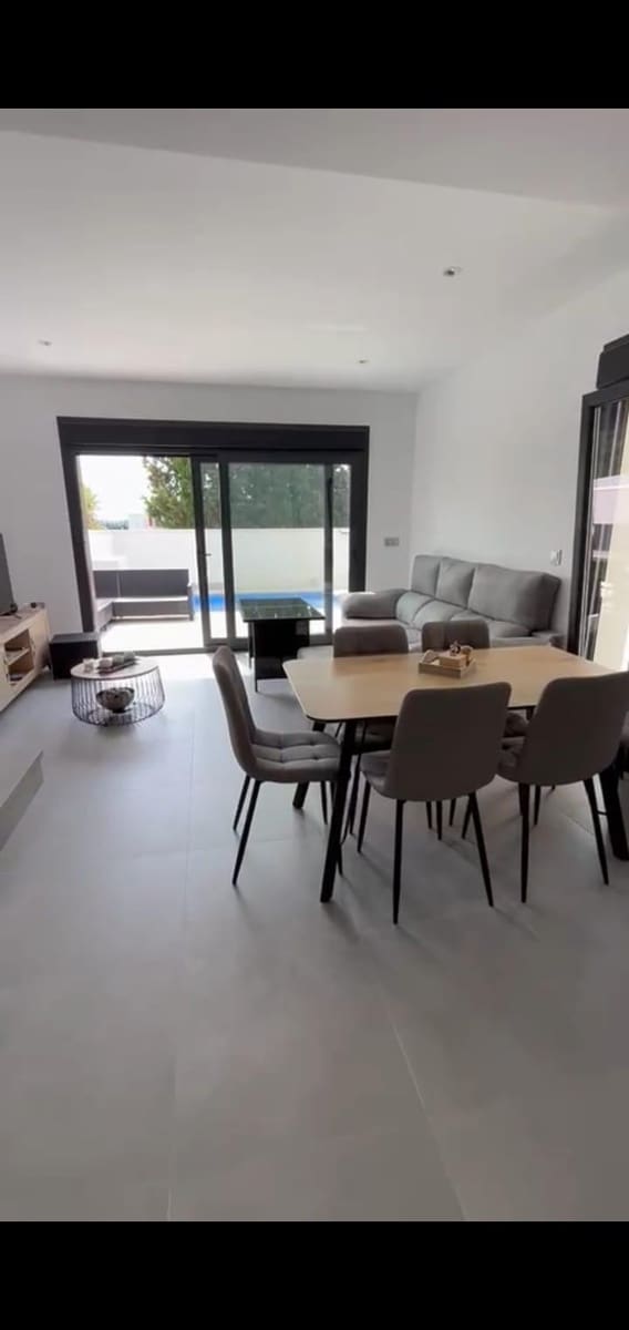 3 sovrum Villa till salu i Daya Nueva med pool - 299 000 € (Ref: 6184637)