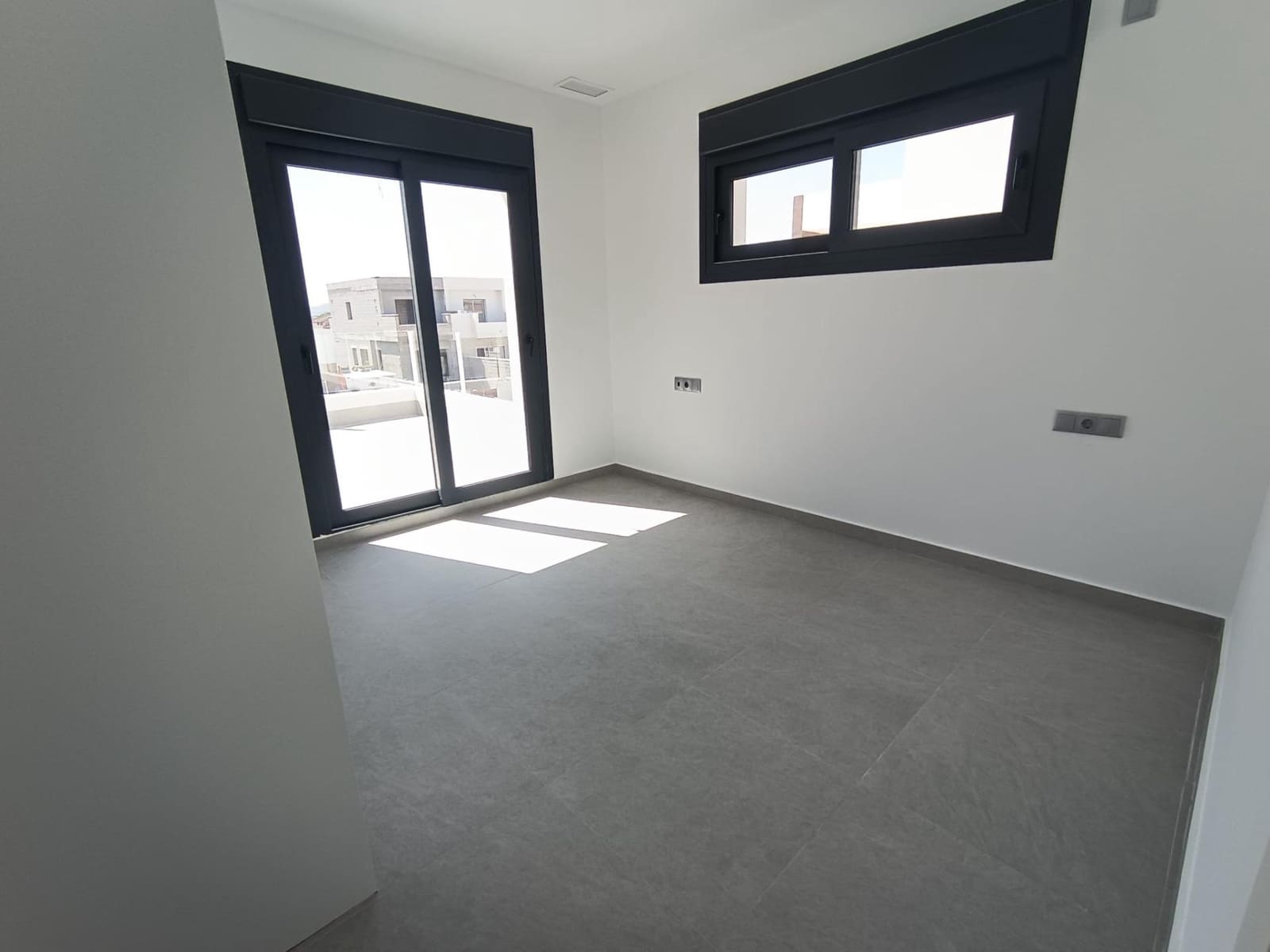 3 sovrum Villa till salu i Daya Nueva med pool - 299 000 € (Ref: 6184637)