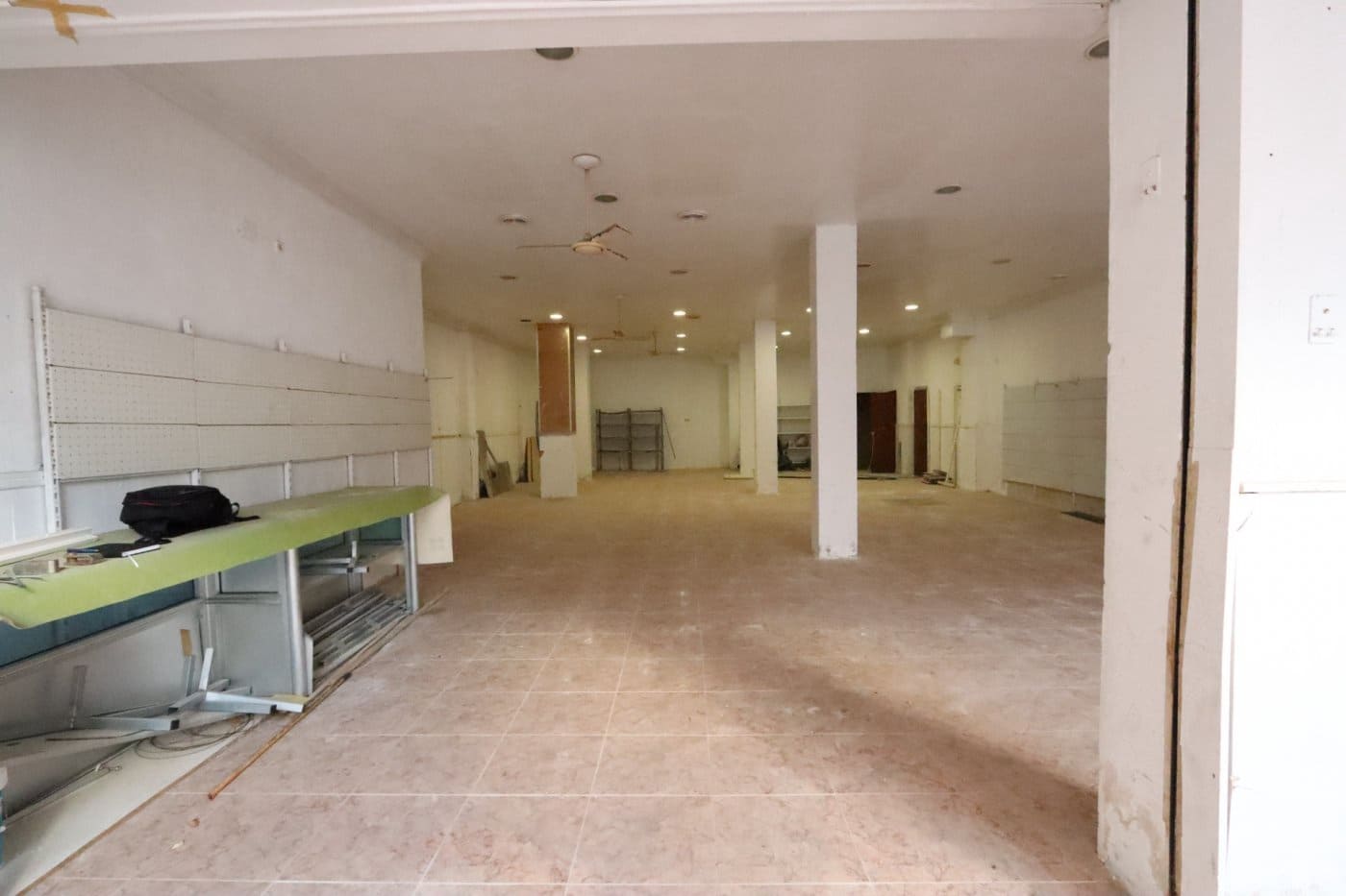 Comercial para venda em Guardamar del Segura - 230 000 € (Ref: 6582079)