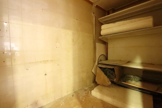 Comercial para venda em Guardamar del Segura - 230 000 € (Ref: 6582079)