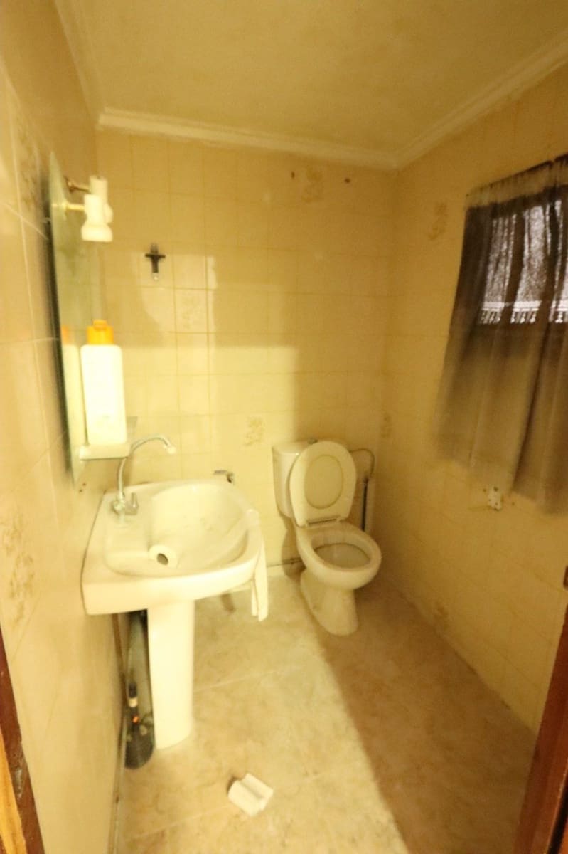 Comercial para venda em Guardamar del Segura - 230 000 € (Ref: 6582079)