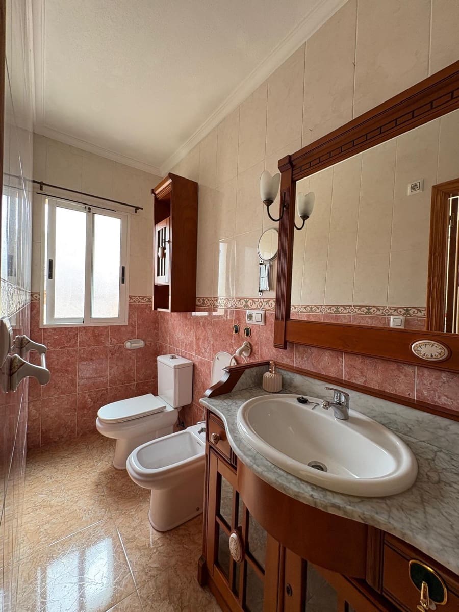 3 soveværelse Bungalow til leje i Los Palacios med garage - € 800 (Ref: 8053424)